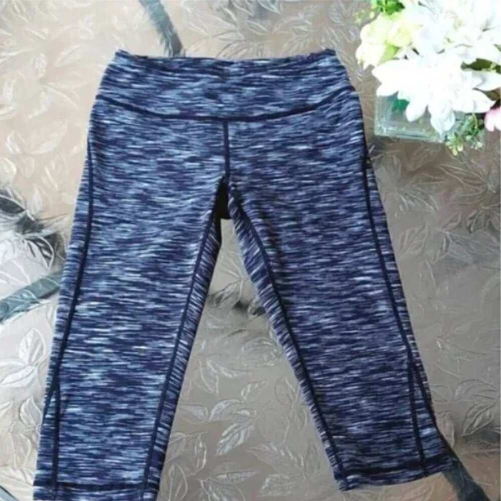 Zella  gray/white capri leggings. Size SP  Sporty, Comfy  2
